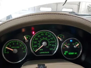 2006 Lincoln Mark LT with VIN 5LTPW18526FJ14796, listed as a Copart auction lot 52109324 with 229,601 mi miles and Salvage Title. Bid and sale history available at carsss.com. Image 9.