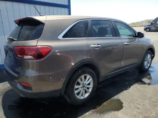 2019 Kia Sorento LX with VIN 5XYPG4A54KG443292, listed as a Copart auction lot 64502715 with 141,287 mi miles and Clean title. Bid and sale history available at DreamBid. Image 3.