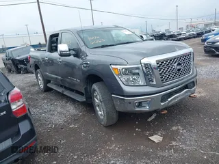 2017 Nissan Titan SL z VIN 1N6AA1F41HN517613, wystawiony jako IAAI lot #42726063 z przebiegiem 135 593 mil mil oraz . Historia ofert i sprzedaży dostępna na DreamBid. Obrazek 1.