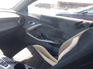 2017 Chevrolet Camaro 1LT z VIN 1G1FB1RS4H0201483, wystawiony jako IAAI lot #42313718 z przebiegiem 84 031 mil mil oraz . Historia ofert i sprzedaży dostępna na DreamBid. Obrazek 5.