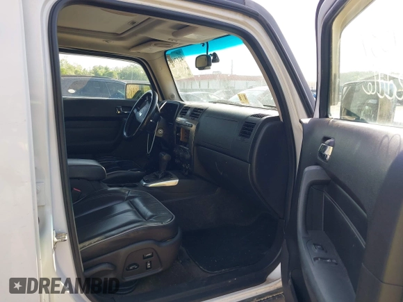 2006 Hummer H3 with VIN 5GTDN136X68140150, listed as a IAAI auction lot 42179537 with 199,593 mi miles. Bid and sale history available at carsss.com. Image 5.
