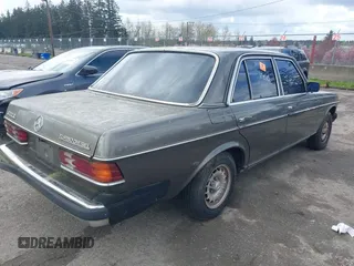 1985 Mercedes-Benz 300 with VIN WDBAB33C5FA233413, listed as a IAAI auction lot 41933343 with 110,651 mi miles and . Bid and sale history available at DreamBid. Image 4.