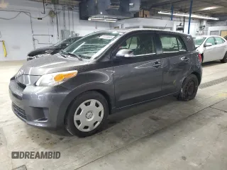 2012 Scion xD z VIN JTKKU4B43C1026426, wystawiony jako Copart lot #55339955 z przebiegiem 106 648 mil mil oraz Szkody całkowita. Historia ofert i sprzedaży dostępna na DreamBid. Obrazek 1.