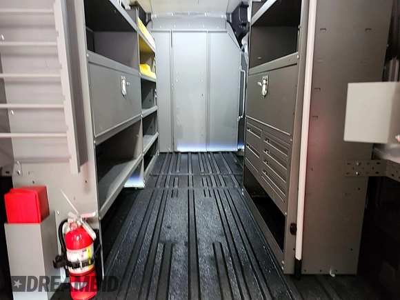 2023 Ford Transit Cargo z VIN 1FTBR1X85PKC00581, wystawiony jako IAAI lot #42900680 z przebiegiem 8 386 mil mil oraz . Historia ofert i sprzedaży dostępna na DreamBid. Obrazek 23.