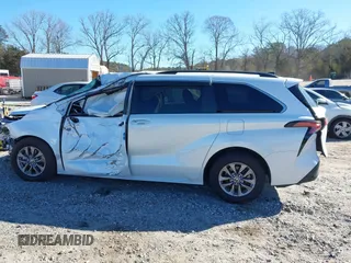 2022 Toyota Sienna XLE with VIN 5TDYRKEC1NS136293, listed as a IAAI auction lot 41694404 with 155,772 mi miles. Bid and sale history available at carsss.com. Image 14.