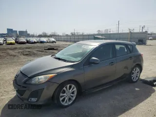 2011 Mazda 3 S Sport z VIN JM1BL1K58B1415806, wystawiony jako Copart lot #48915495 z przebiegiem 133 135 mil mil oraz Szkoda całkowita • Salvage title. Historia ofert i sprzedaży dostępna na DreamBid. Obrazek 1.