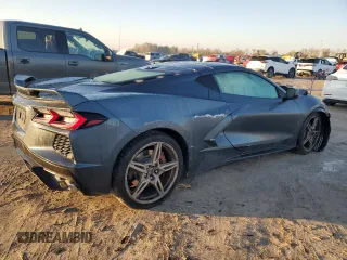 2021 Chevrolet Corvette 3LT with VIN 1G1YC2D47M5102075, listed as a Copart auction lot 85314404 with 3,650 mi miles and Salvage Title. Bid and sale history available at carsss.com. Image 3.