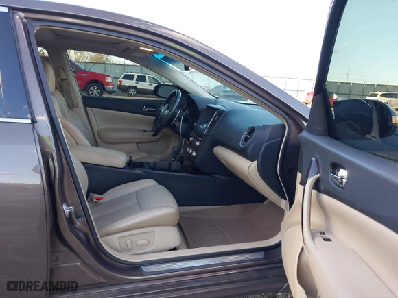 2012 Nissan Maxima 3.5 SV with VIN 1N4AA5AP5CC847535, listed as a IAAI auction lot 41216270 with 60,930 mi miles. Bid and sale history available at carsss.com. Image 5.