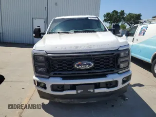 2023 Ford F-250 XL z VIN 1FT8W2BT5PEE05143, wystawiony jako Copart lot #56432335 z przebiegiem 20 742 mil mil oraz Szkoda całkowita • Salvage title. Historia ofert i sprzedaży dostępna na DreamBid. Obrazek 5.