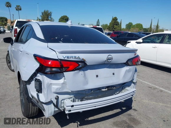 2024 Nissan Versa SR z VIN 3N1CN8FV4RL924718, wystawiony jako IAAI lot #41838456 z przebiegiem 3 698 mil mil oraz . Historia ofert i sprzedaży dostępna na DreamBid. Obrazek 17.