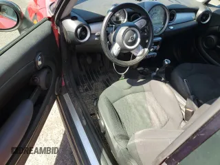 2010 MINI Clubman z VIN WMWML3C52ATX51812, wystawiony jako Copart lot #51457635 z przebiegiem 84 719 mil mil oraz Szkoda całkowita • Salvage title. Historia ofert i sprzedaży dostępna na DreamBid. Obrazek 8.