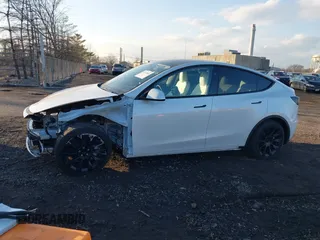 2024 Tesla Model Y с VIN 7SAYGDED5RF010087, выставлен на аукционе IAAI как лот 41312466 с пробегом Не указан миль и . История ставок и продаж доступна на DreamBid. Изображение 14.