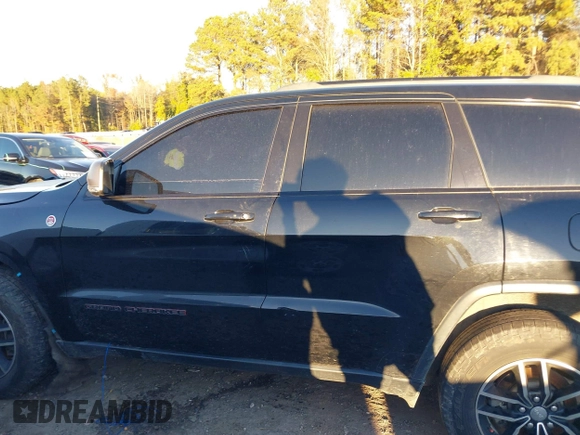 2018 Jeep Grand Cherokee Trailhawk with VIN 1C4RJFLT2JC349450, listed as a IAAI auction lot 40848526 with 139,326 mi miles and . Bid and sale history available at DreamBid. Image 15.