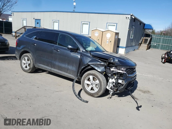 2022 Kia Sorento LX z VIN 5XYRGDLC3NG159872, wystawiony jako Copart lot #47370805 z przebiegiem 21 328 mil mil oraz Szkoda całkowita • Salvage title. Historia ofert i sprzedaży dostępna na DreamBid. Obrazek 4.