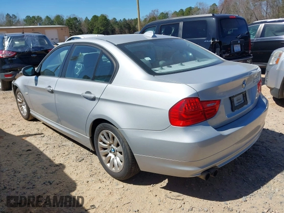 2009 BMW 3 Series 328i with VIN WBAPH77599NM30026, listed as a IAAI auction lot 41790508 with 129,498 mi miles. Bid and sale history available at carsss.com. Image 3.