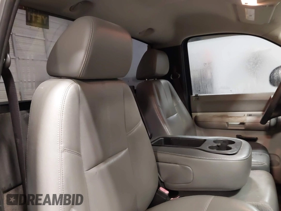 2008 Chevrolet Silverado 1500 1LT with VIN 1GCEK14038Z264630, listed as a IAAI auction lot 41568850 with 167,456 mi miles and . Bid and sale history available at DreamBid. Image 8.