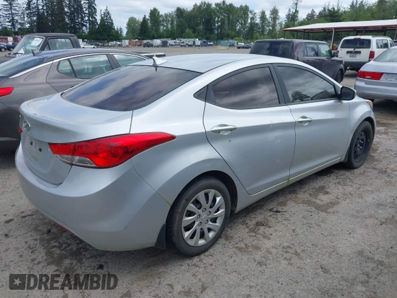 2013 Hyundai Elantra GLS z VIN 5NPDH4AE2DH172955, wystawiony jako IAAI lot #42306482 z przebiegiem 103 235 mil mil oraz . Historia ofert i sprzedaży dostępna na DreamBid. Obrazek 4.
