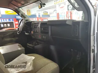 2017 Chevrolet Express Cargo z VIN 1GCWGAFF7H1248369, wystawiony jako IAAI lot #42844628 z przebiegiem 173 570 mil mil oraz . Historia ofert i sprzedaży dostępna na DreamBid. Obrazek 6.