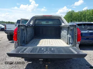 2004 Chevrolet Avalanche Z66 z VIN 3GNEC12T64G264908, wystawiony jako IAAI lot #42514551 z przebiegiem 250 862 mil mil oraz . Historia ofert i sprzedaży dostępna na DreamBid. Obrazek 16.