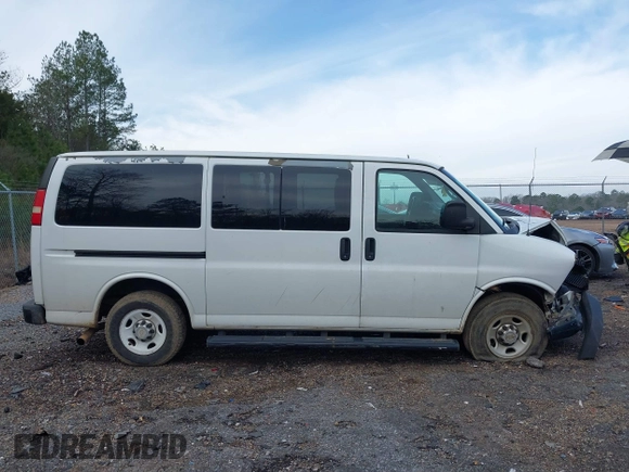 2011 Chevrolet Express Passenger LS z VIN 1GAWGPFG7B1119978, wystawiony jako IAAI lot #41437456 z przebiegiem 223 234 mil mil oraz . Historia ofert i sprzedaży dostępna na DreamBid. Obrazek 13.