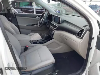 2020 Hyundai Tucson SE z VIN KM8J23A45LU212774, wystawiony jako IAAI lot #42100221 z przebiegiem 78 002 mil mil oraz . Historia ofert i sprzedaży dostępna na DreamBid. Obrazek 5.