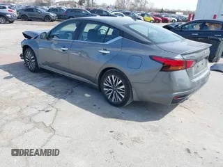 2023 Nissan Altima SV z VIN 1N4BL4DV3PN410873, wystawiony jako IAAI lot #42055332 z przebiegiem 46 121 mil mil oraz . Historia ofert i sprzedaży dostępna na DreamBid. Obrazek 3.