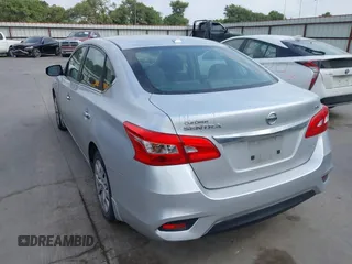 2017 Nissan Sentra S z VIN 3N1AB7AP0HY281191, wystawiony jako IAAI lot #42133599 z przebiegiem 74 441 mil mil oraz . Historia ofert i sprzedaży dostępna na DreamBid. Obrazek 3.