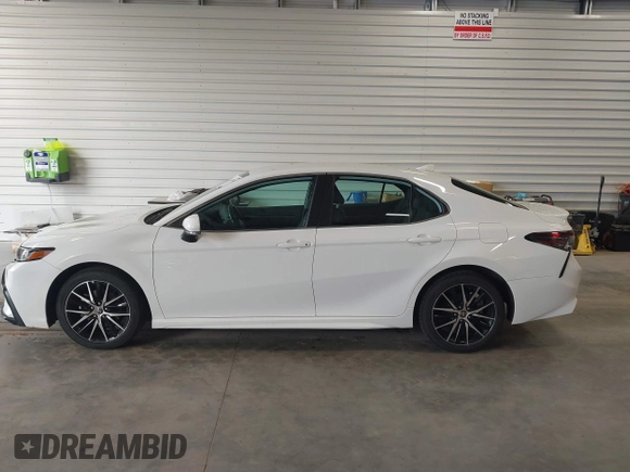 2022 Toyota Camry SE with VIN 4T1G11AK1NU694842, listed as a IAAI auction lot 42236424 with 52,335 mi miles and . Bid and sale history available at DreamBid. Image 14.