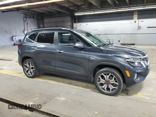 2021 Kia Seltos SX with VIN KNDETCA2XM7167199, listed as a Copart auction lot 52080495 with 82,981 mi miles and Salvage Title. Bid and sale history available at carsss.com. Image 4.