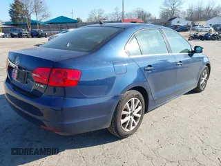 2013 Volkswagen Jetta SE with VIN 3VWDX7AJ7DM208972, listed as a IAAI auction lot 41653416 with 173,386 mi miles and . Bid and sale history available at DreamBid. Image 4.