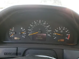 2000 Mercedes-Benz E-Class with VIN WDBJF82J4YX042051, listed as a Copart auction lot 72147904 with 265,886 mi miles and Salvage Title. Bid and sale history available at carsss.com. Image 9.
