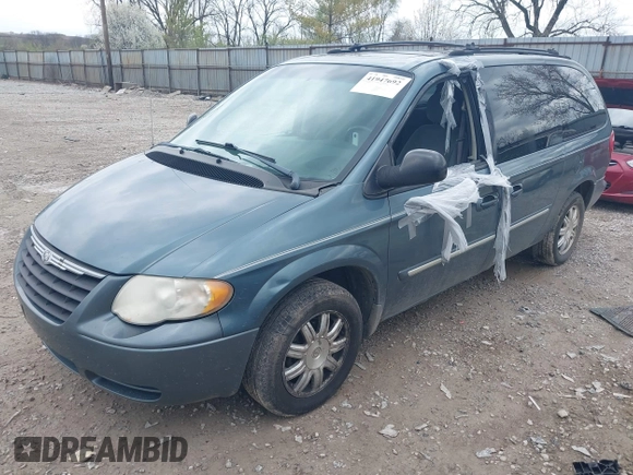 2005 Chrysler Town & Country Touring with VIN 2C4GP54L75R429550, listed as a IAAI auction lot 41947692 with 219,368 mi miles. Bid and sale history available at carsss.com. Image 18.