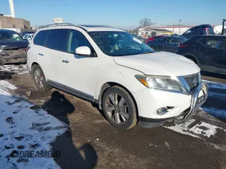 2014 Nissan Pathfinder SV with VIN 5N1AR2MN5EC655560, listed as a IAAI auction lot 41170237 with 101,665 mi miles. Bid and sale history available at carsss.com. Image 1.