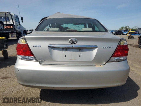 2005 Toyota Camry STD z VIN 4T1BE32K25U091780, wystawiony jako Copart lot #55323955 z przebiegiem Nie podano mil oraz Szkoda całkowita • Salvage title. Historia ofert i sprzedaży dostępna na DreamBid. Obrazek 6.