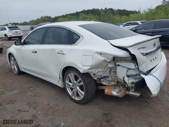 2013 Nissan Altima 3.5 SL with VIN 1N4BL3AP5DN441862, listed as a IAAI auction lot 41918971 with 196,193 mi miles. Bid and sale history available at carsss.com. Image 3.