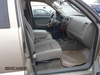 2005 Dodge Dakota SLT with VIN 1D7HE42K75S176815, listed as a IAAI auction lot 42160096 with 121,671 mi miles and . Bid and sale history available at carsss.com. Image 5.