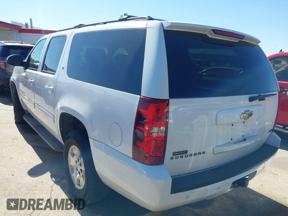 2011 Chevrolet Suburban LT with VIN 1GNSCJE07BR342646, listed as a IAAI auction lot 41698811 with 118,856 mi miles. Bid and sale history available at carsss.com. Image 3.