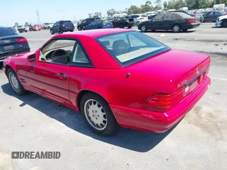 1998 Mercedes-Benz SL 500 z VIN WDBFA67F5WF162862, wystawiony jako IAAI lot #42391819 z przebiegiem 158 411 mil mil oraz . Historia ofert i sprzedaży dostępna na DreamBid. Obrazek 3.