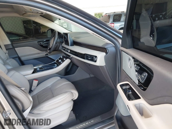 2020 Lincoln Aviator Reserve with VIN 5LM5J7XC0LGL10343, listed as a IAAI auction lot 42486201 with 62,418 mi miles and . Bid and sale history available at DreamBid. Image 5.