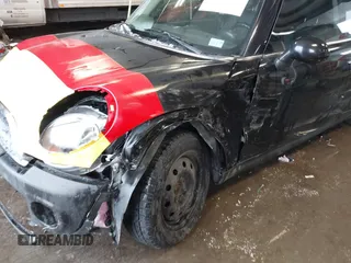 2011 MINI Clubman z VIN WMWZF3C50BT188693, wystawiony jako IAAI lot #41594216 z przebiegiem 156 768 mil mil oraz . Historia ofert i sprzedaży dostępna na DreamBid. Obrazek 6.