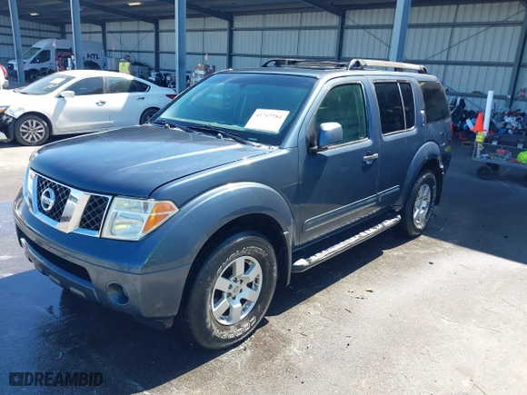 2005 Nissan Pathfinder LE with VIN 5N1AR18W25C714108, listed as a IAAI auction lot 41767584 with 197,147 mi miles. Bid and sale history available at carsss.com. Image 2.