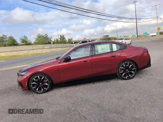 2024 BMW i5 M60 z VIN WBY43FK05RCR29359, wystawiony jako Copart lot #77178394 z przebiegiem 45 mil mil oraz Szkody całkowita. Historia ofert i sprzedaży dostępna na DreamBid. Obrazek 15.