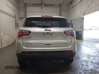 2024 Jeep Compass Latitude z VIN 3C4NJDBN5RT116961, wystawiony jako IAAI lot #42661118 z przebiegiem 24 175 mil mil oraz . Historia ofert i sprzedaży dostępna na DreamBid. Obrazek 17.