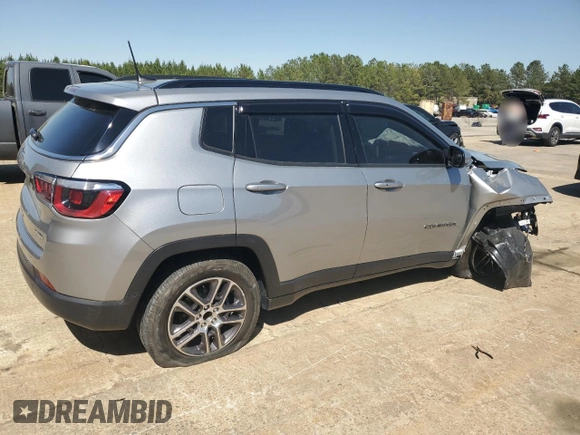 2020 Jeep Compass Latitude z VIN 3C4NJCBBXLT205996, wystawiony jako Copart lot #50507825 z przebiegiem Nie podano mil oraz Szkoda całkowita • Salvage title. Historia ofert i sprzedaży dostępna na DreamBid. Obrazek 3.