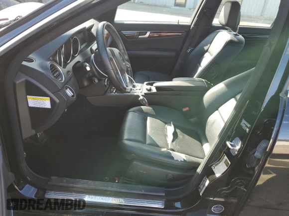2013 Mercedes-Benz C 300 Sport с VIN WDDGF8AB0DR273278, выставлен на аукционе Copart как лот 46978945 с пробегом 50 400 миль миль и Списание • Salvage title. История ставок и продаж доступна на DreamBid. Изображение 7.