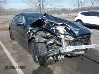 2021 BMW 7 Series 740i z VIN WBA7T2C03MCF58569, wystawiony jako IAAI lot #41662350 z przebiegiem 41 303 mil mil oraz . Historia ofert i sprzedaży dostępna na DreamBid. Obrazek 1.