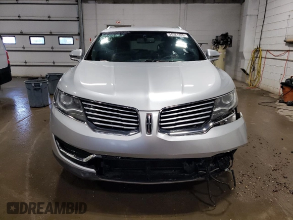 2017 Lincoln MKX Premiere z VIN 2LMPJ6JR5HBL50858, wystawiony jako Copart lot #54021395 z przebiegiem 101 480 mil mil oraz Szkoda całkowita • Salvage title. Historia ofert i sprzedaży dostępna na DreamBid. Obrazek 5.