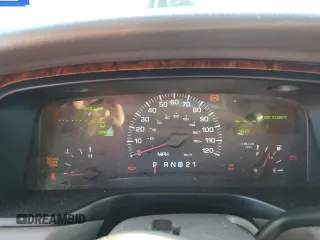 2002 Lincoln Town Car Signature z VIN 1LNHM82W92Y671562, wystawiony jako Copart lot #47391265 z przebiegiem Nie podano mil oraz Szkoda całkowita • Salvage title. Historia ofert i sprzedaży dostępna na DreamBid. Obrazek 9.