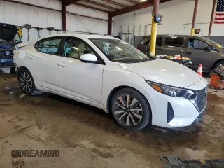2024 Nissan Sentra SV z VIN 3N1AB8CV0RY273644, wystawiony jako Copart lot #56705495 z przebiegiem 10 581 mil mil oraz Szkoda całkowita • Salvage title. Historia ofert i sprzedaży dostępna na DreamBid. Obrazek 4.