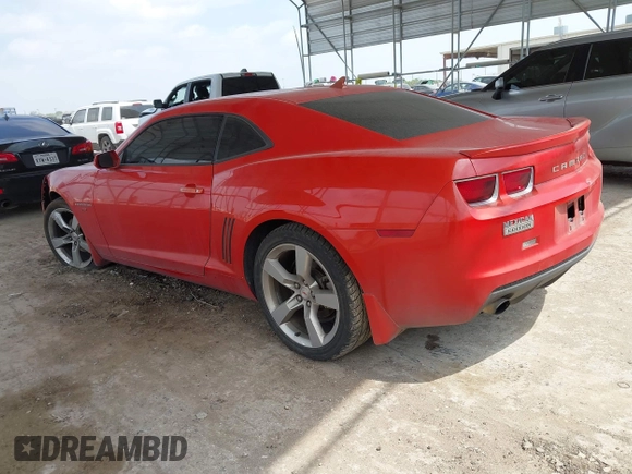 2011 Chevrolet Camaro 1LT z VIN 2G1FB1ED2B9157424, wystawiony jako IAAI lot #42063035 z przebiegiem 135 796 mil mil oraz . Historia ofert i sprzedaży dostępna na DreamBid. Obrazek 3.